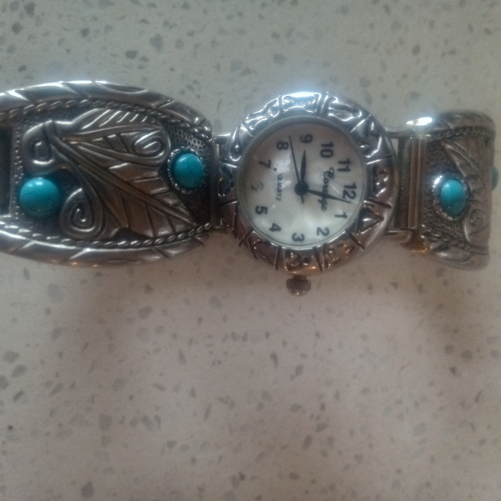 Western Style Watch - Picture 2 of 9